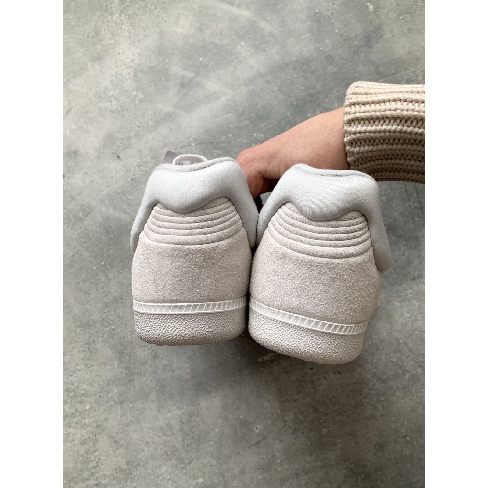 Adidas ADIDAS Samba White Vapour SAMBA White Vapour Men US 9.5 UK 9 EU 43 1/3 Sneaker Athletic Suede 2024 Size US 9 / EU 42 - 6 Thumbnail