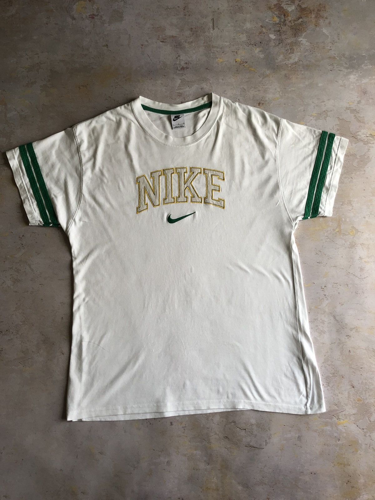 Nike Vintage Nike air t-shirt y2k Size US L / EU 52-54 / 3 - 1 Thumbnail