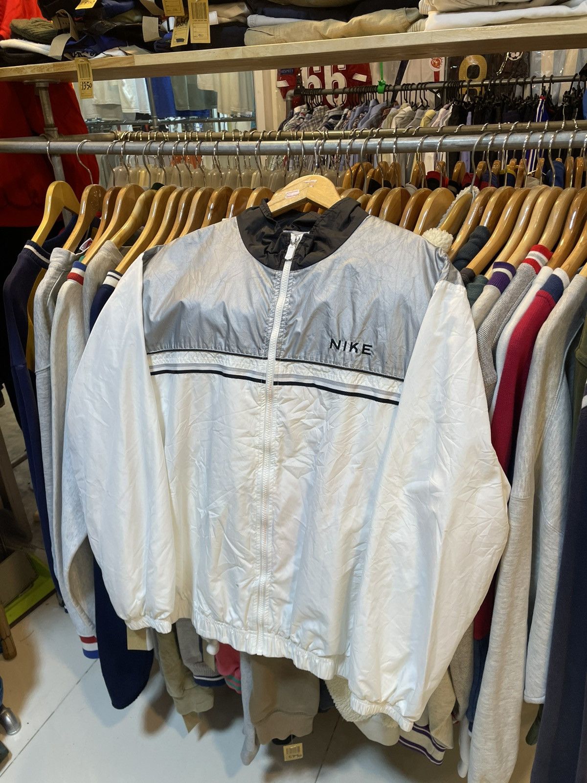 Nike Vintage Nike Windbreaker Jacket Size US XL / EU 56 / 4 - 1 Thumbnail