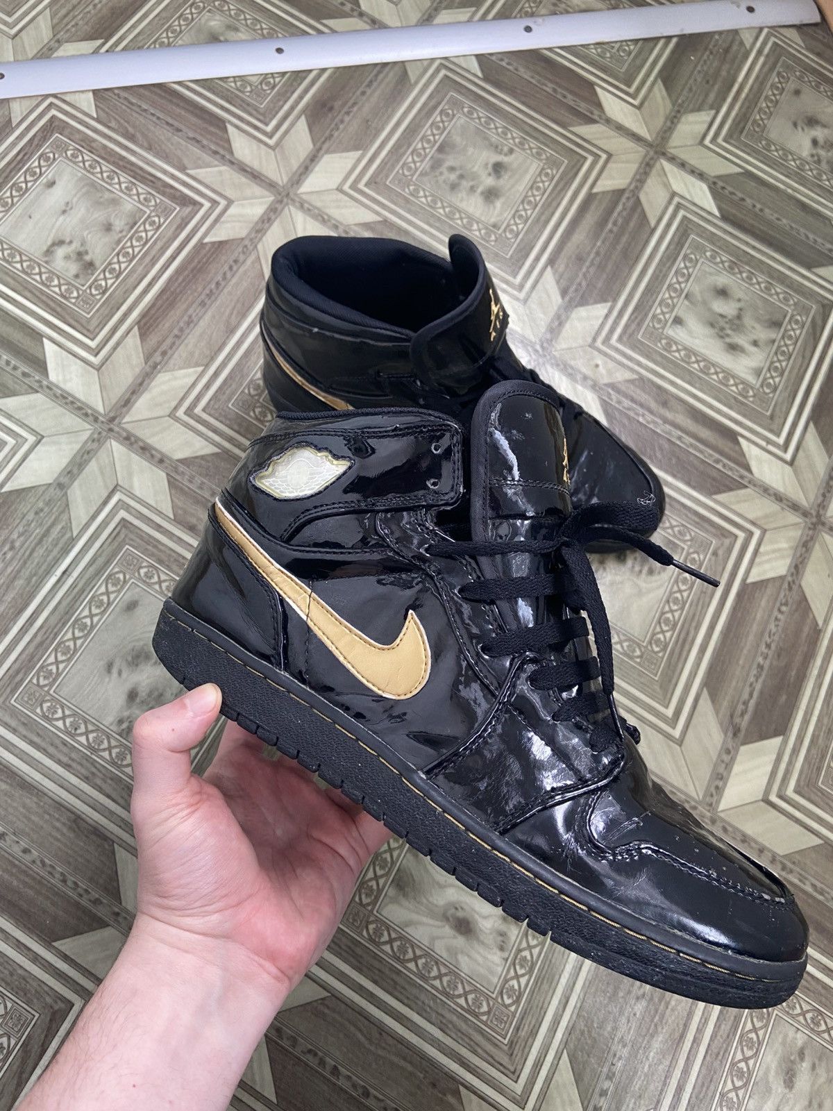 Jordan Brand × Nike × Vintage Nike air Jordan 1 retro OG black metallic gold 2003 Size US 11 / EU 44 - 1 Thumbnail