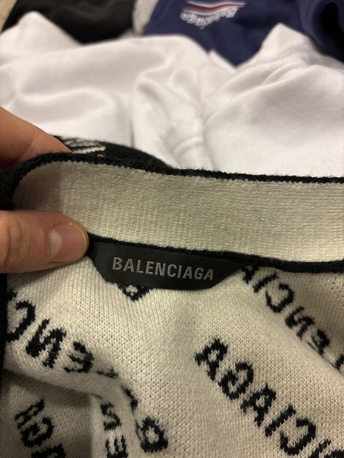 Balenciaga Balenciaga Black All Over Wool Caridgans Size US XL / EU 56 / 4 - 5 Thumbnail