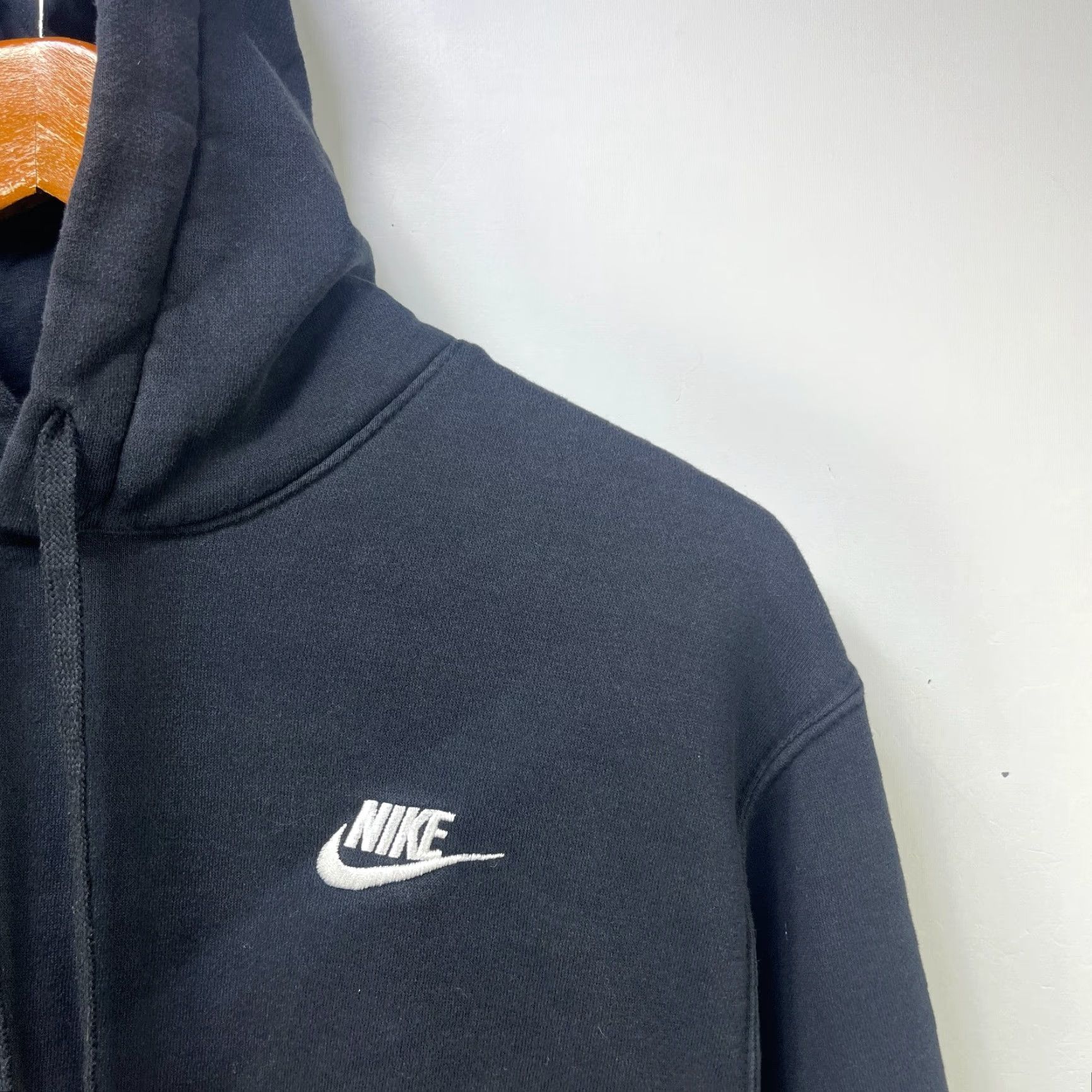 Nike VINTAGE Nike Swoosh Essential Hoodie Shirt Mens S Black Nike Sportswear Pullover Hooded Short Sleeve? Size US S / EU 44-46 / 1 - 3 Thumbnail