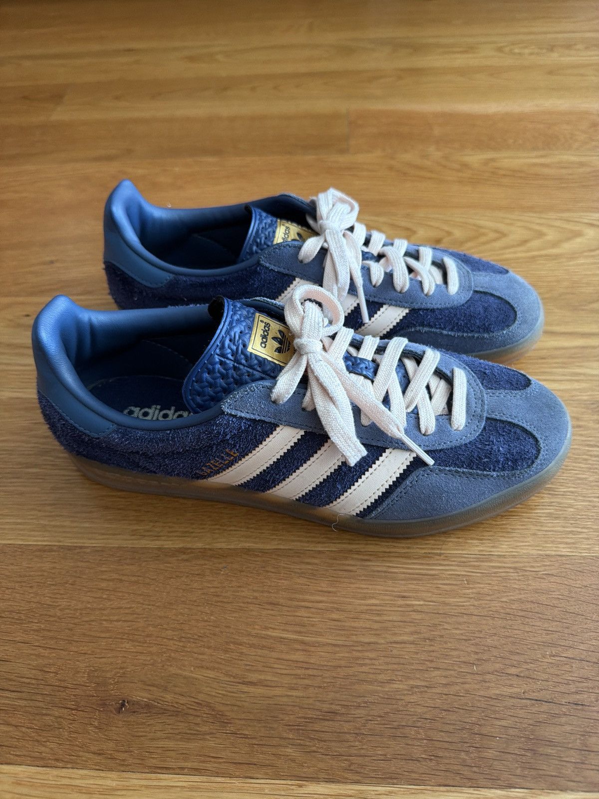 Adidas Gazelle US 8.5 Blue Suede Gum Sole
