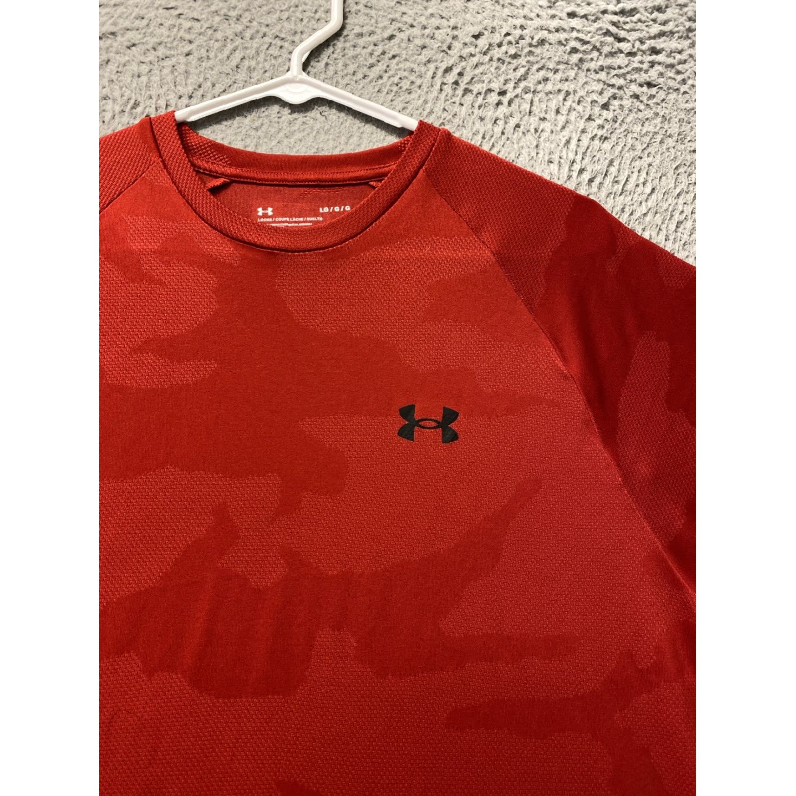 Under Armour VINTAGE? Wait, not vintage. Under Armour HeatGear Shirt Red Mens Large Short Sleeve Activewear T-Shirt, Crew Neck, Polyester Blend, Regular Fit, 33-74 Size US L / EU 52-54 / 3 - 2 Thumbnail
