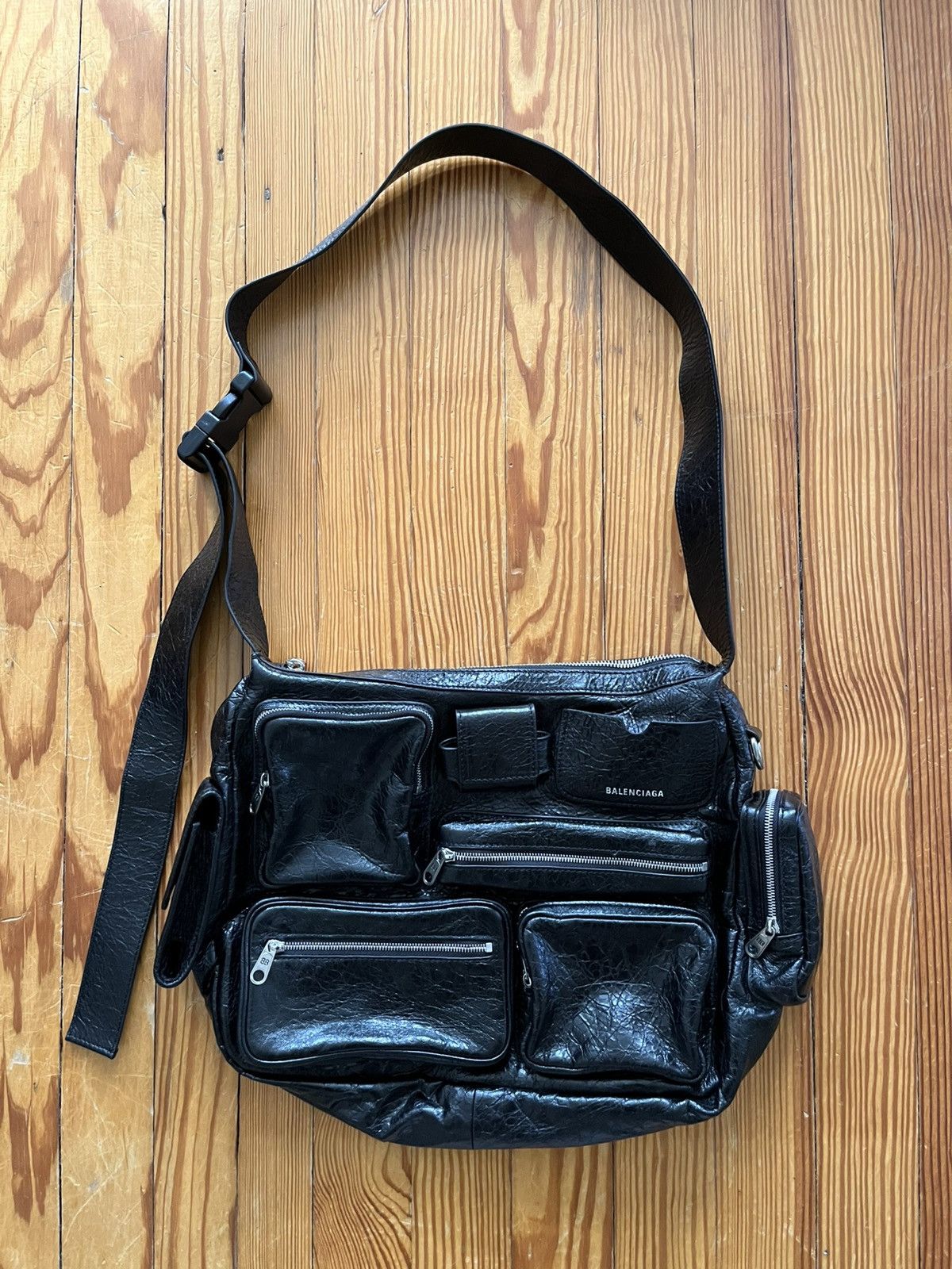 Balenciaga Balenciaga Super Busy Messenger Bag Arena Leather Black 