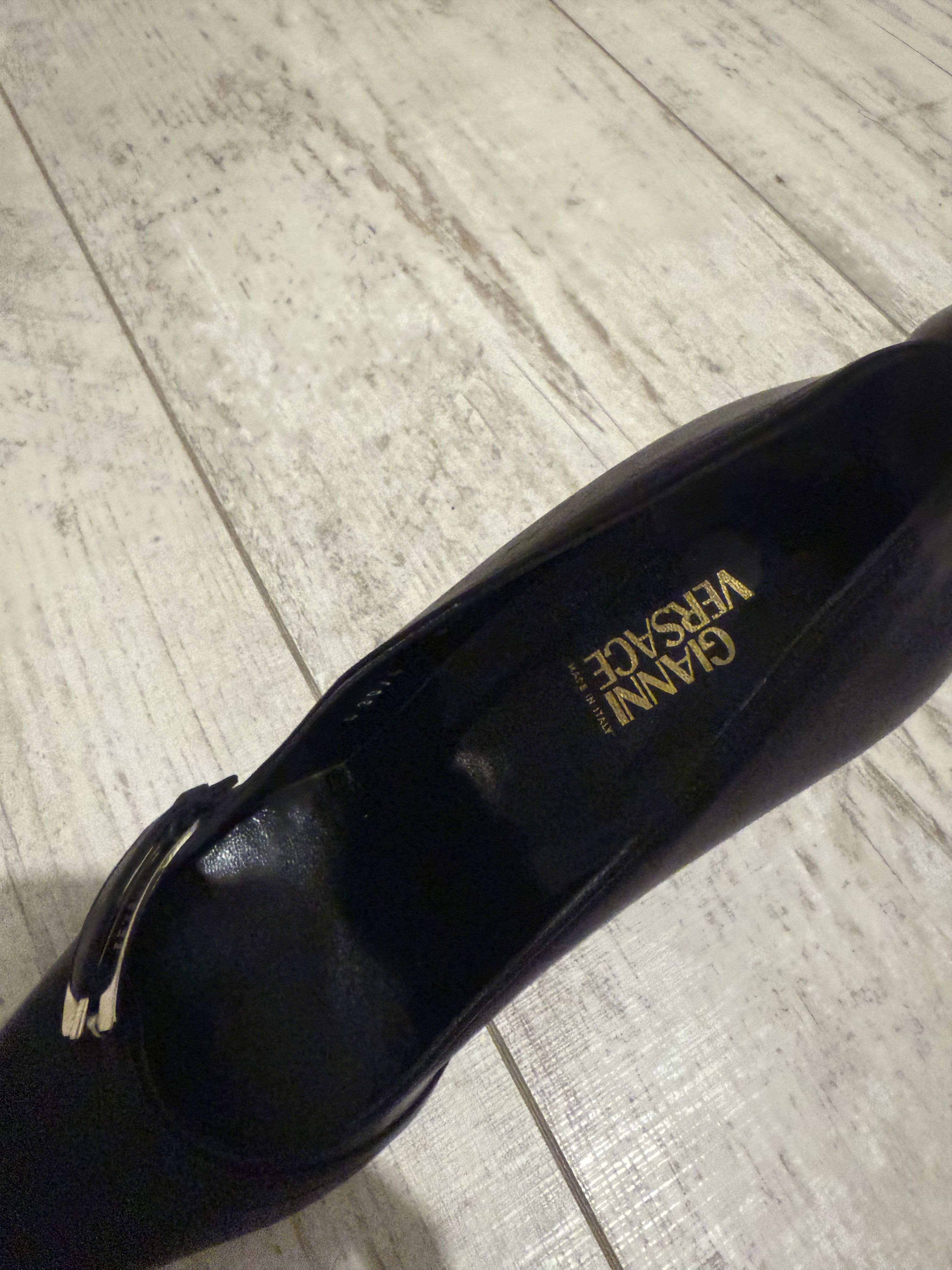 Versace Vintage Versace - Black Leather Pointed Heels 38.5 (8.5) Size US 8.5 / IT 38.5 - 9 Thumbnail