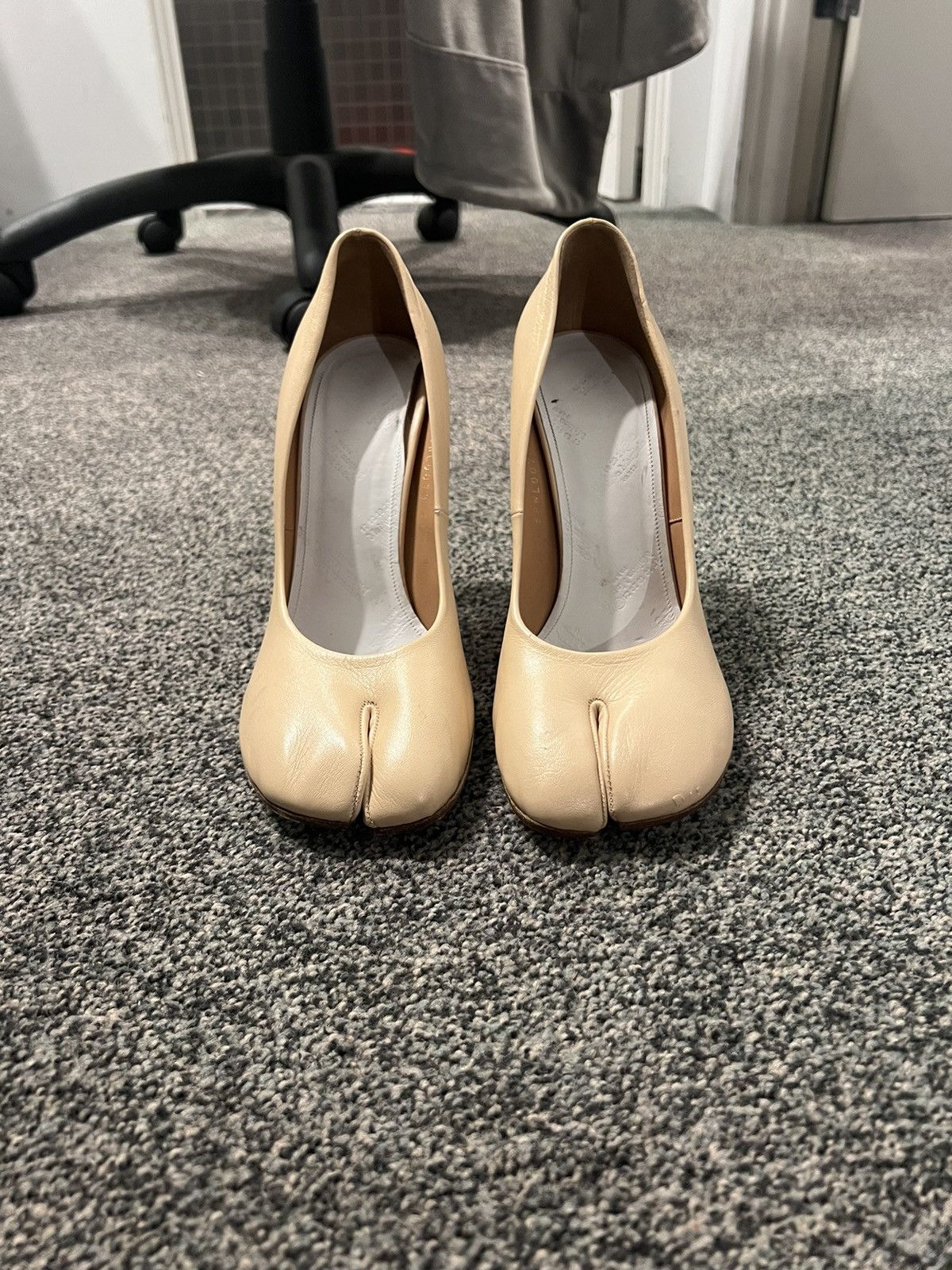 パンプス Maison Margiela Light Beige Tabi Pumps Maison Margiela 100MM TABI STILETTO LEATHER PUMPS IN BEIGE