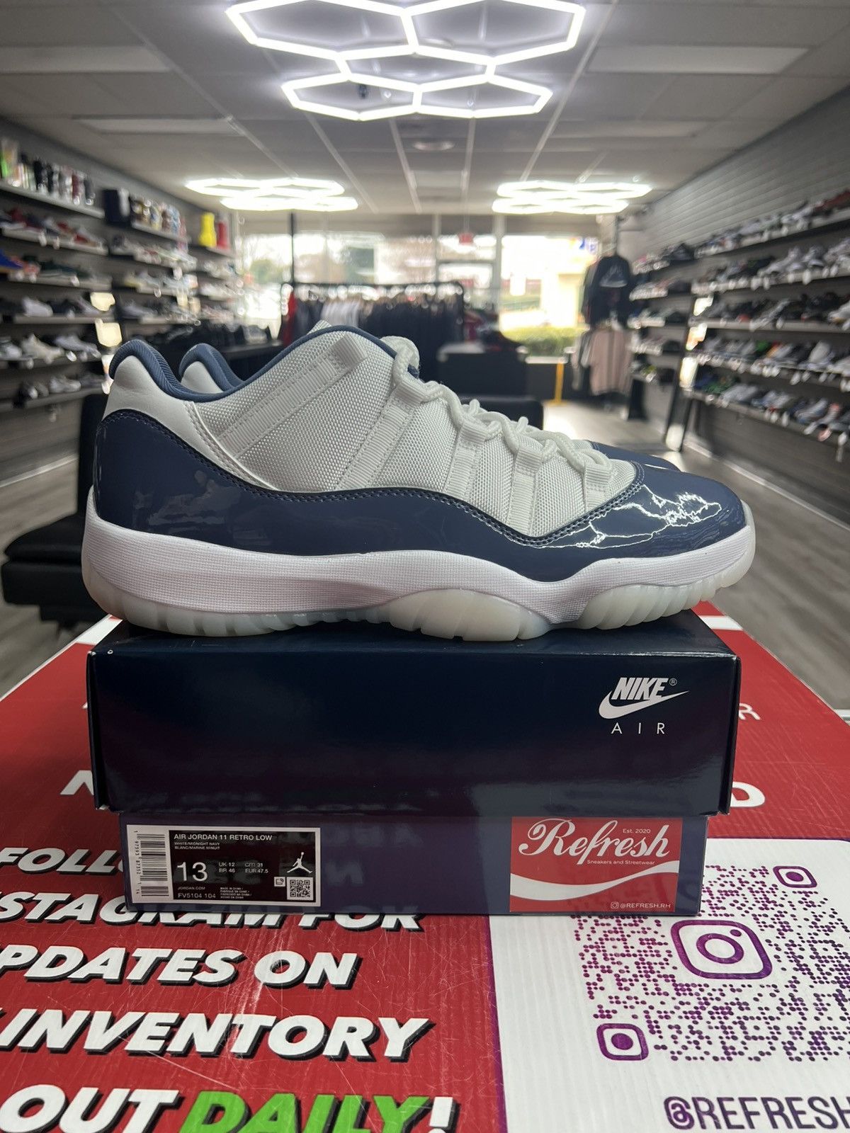 Jordan Brand Air Jordan 11 Low Diffused Blue Size 13 Size US 13 / EU 46 - 1 Thumbnail
