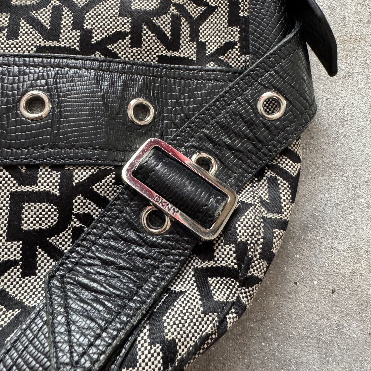 DKNY DKNY Vintage Y2K Glamour Monogram Shoulder Bag Size ONE SIZE - 4 Thumbnail
