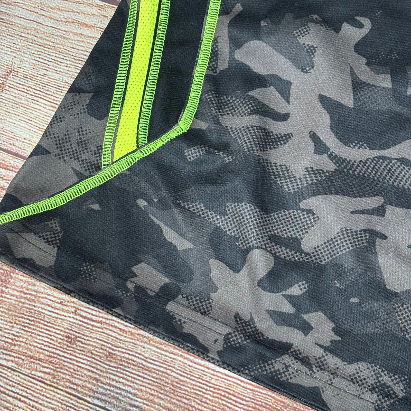 Champion Champion Boys' Camo Athletic Shorts with Neon Accents Medium Size US 26 / EU 42 - 2 Thumbnail