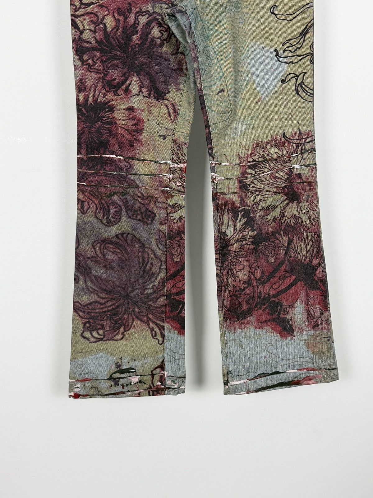 Roberto Cavalli Roberto Cavalli 2000’s Flared Floral Slashed Tattoo Jeans Size 28" / US 6 / IT 42 - 9 Thumbnail