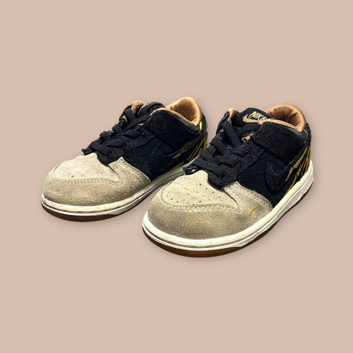 Nike Nike Dunk Low TD ‘God of Wealth’ Size US 5 / EU 37 - 2 Thumbnail