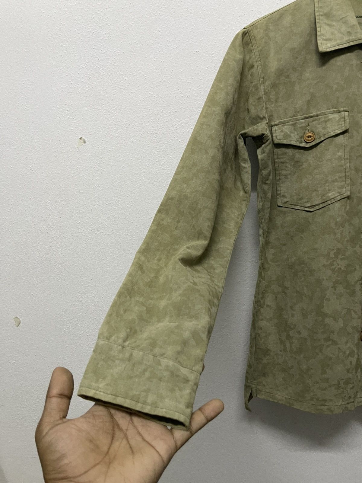 Comme des Garcons PLAY AD 2009 COMME DES GARCONS PLAY CAMO BUTTON UP FADED Size US M / EU 48-50 / 2 - 5 Thumbnail