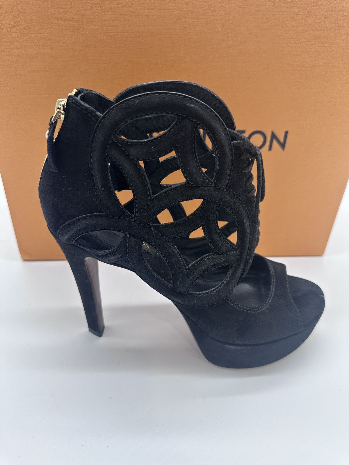 Louis Vuitton Louis Vuitton Suade Pumps Heels Size 38 LV 8 US Size US 8 / IT 38 - 1 Thumbnail