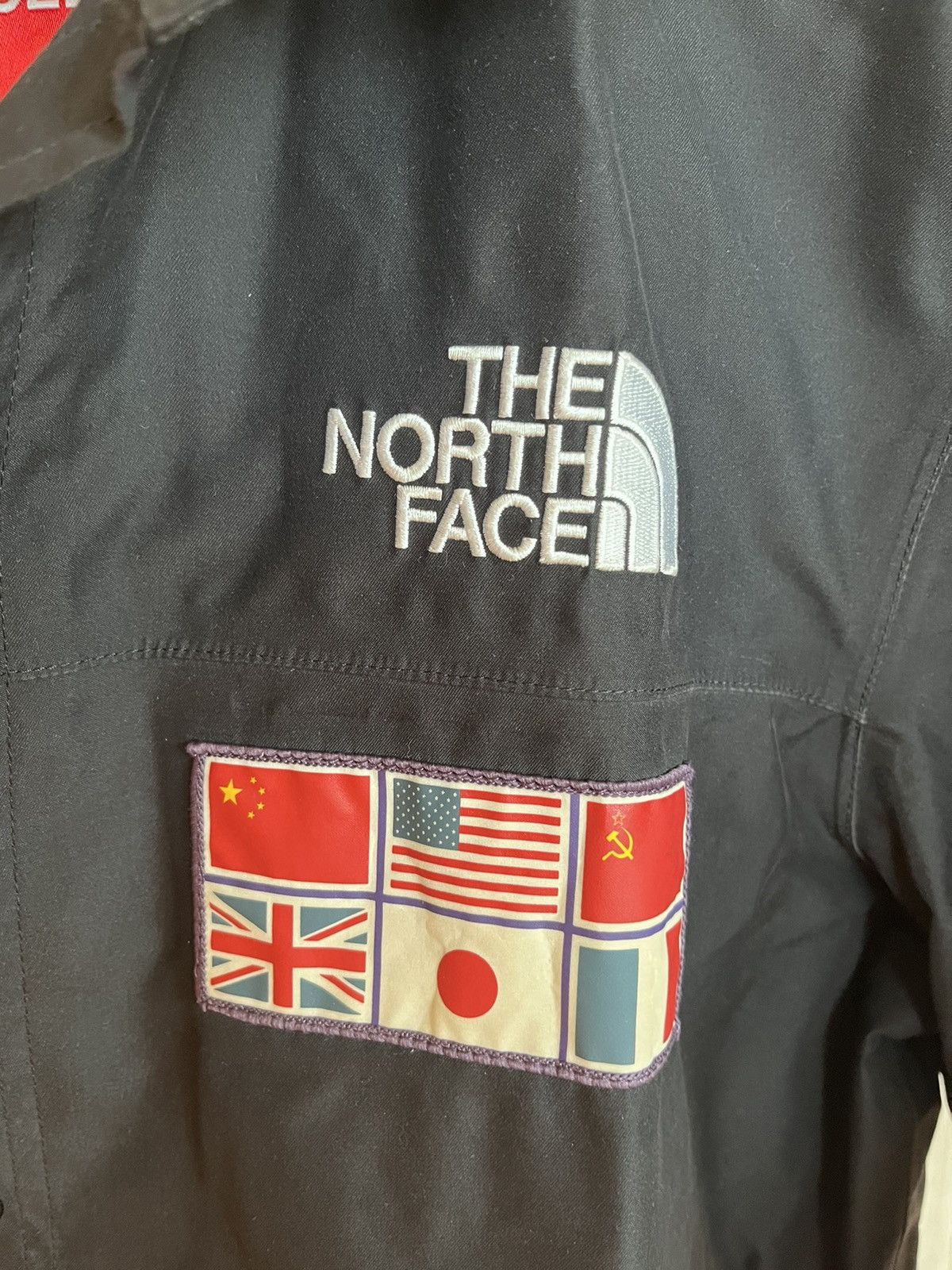 Supreme × The North Face Supreme x TNF World Flags Black SS14 Expedition Jacket Size US L / EU 52-54 / 3 - 2 Thumbnail