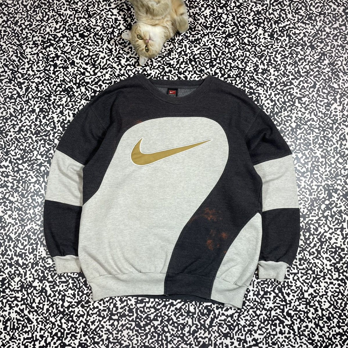 Nike Vintage 90s Nike Team Retro Rebone Distreessed Sweatshirt Size US L / EU 52-54 / 3 - 1 Thumbnail