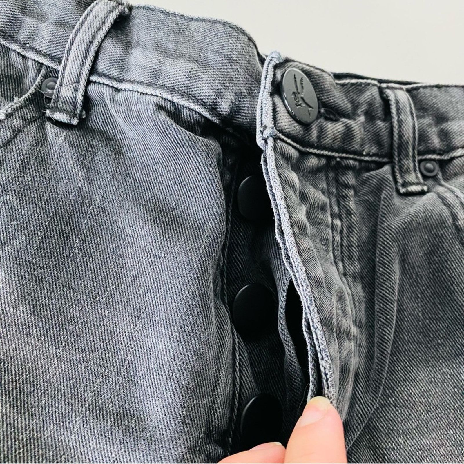 One Teaspoon ONE TEASPOON Mid Rise Bandits Distressed Black Denim Short Size 25" / US 0 / IT 36 - 2 Thumbnail