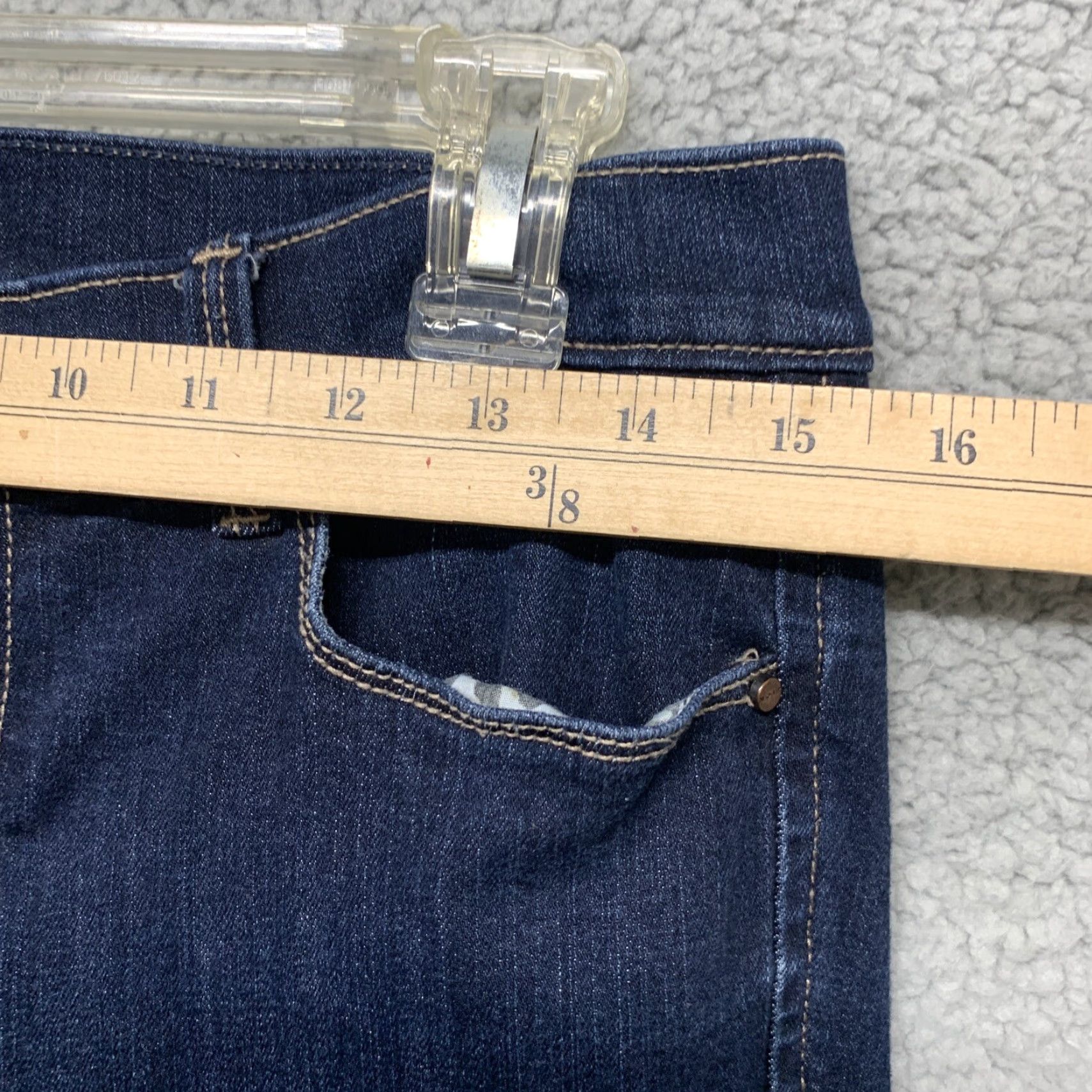 White House Black Market White House Black Market Jeans Crop Dark Wash Blue Denim Size 6 Women 5-Pocket Design Belt Loops Zip Cropped Style Regular Fit Vintage No N/A Size 28" / US 6 / IT 42 - 6 Thumbnail