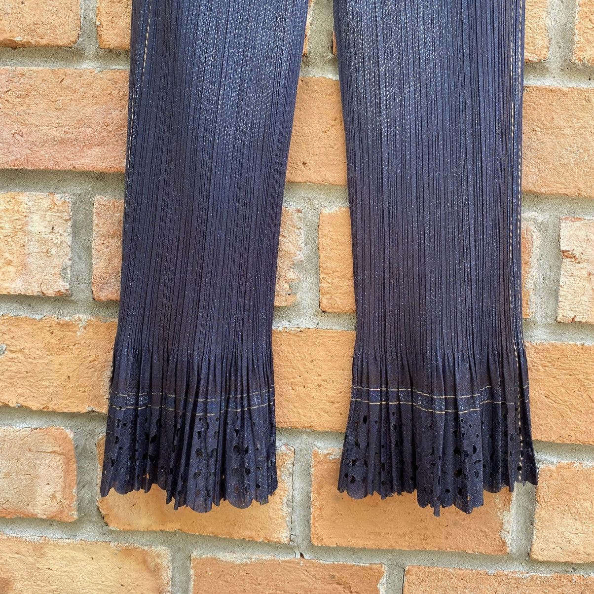 Pleats Please Issey Miyake Pleats Please Printed Jeans Flare Pants Size 25" / US 0 / IT 36 - 7 Thumbnail