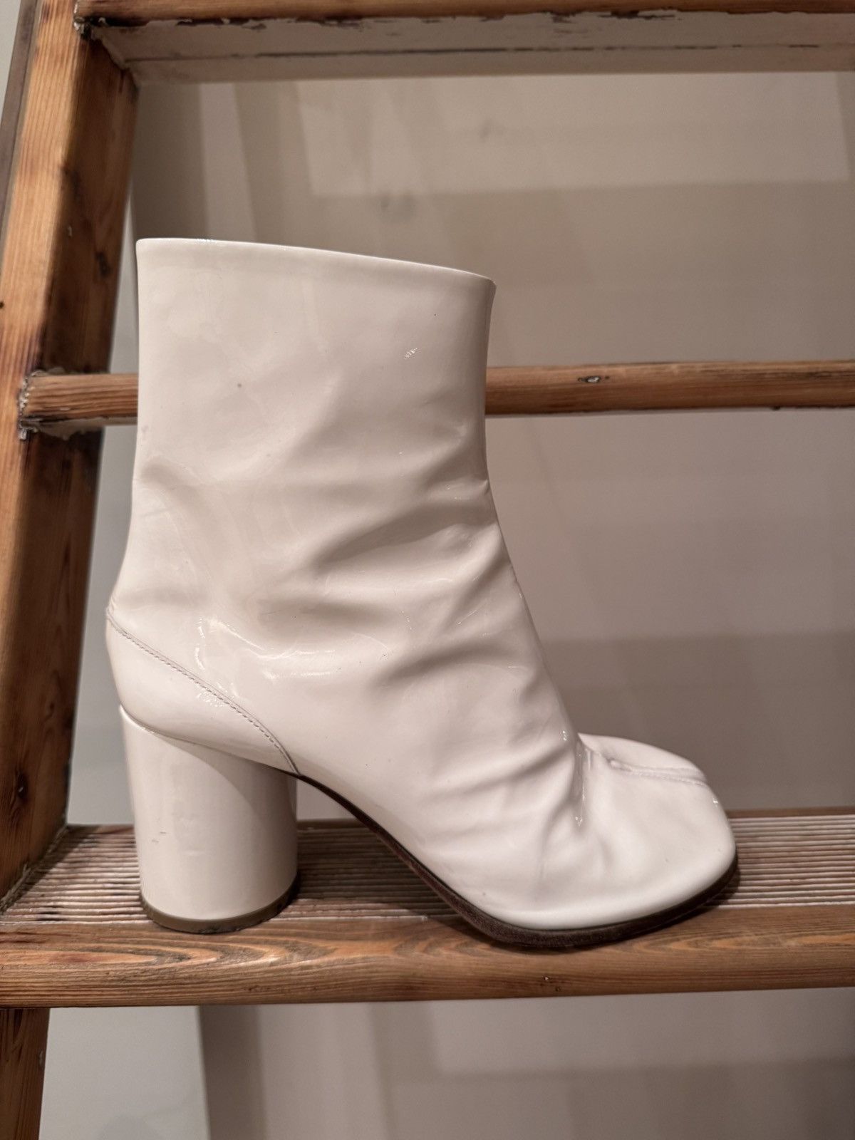 Maison Margiela Maison Margiela white patent Tabi boots 38 Size US 8 / IT 38 - 7 Thumbnail