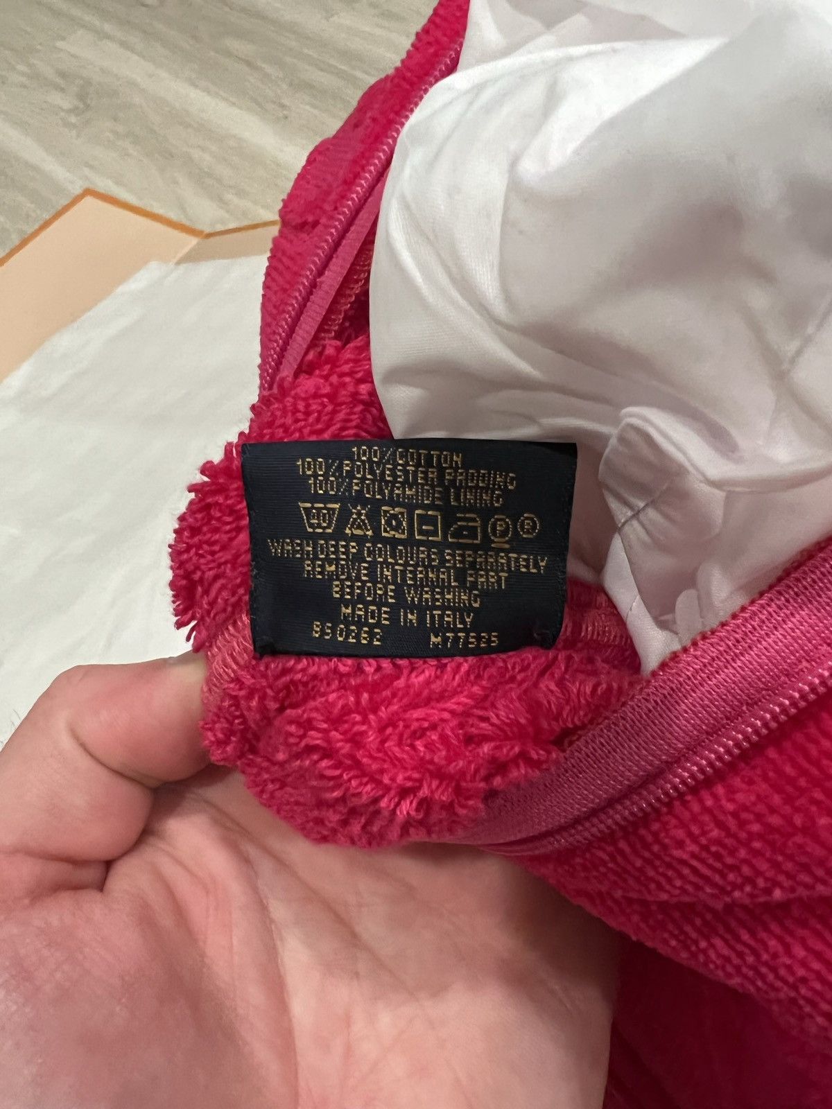 Louis Vuitton Louis Vuitton LVacation Beach Pillow Size ONE SIZE - 4 Thumbnail