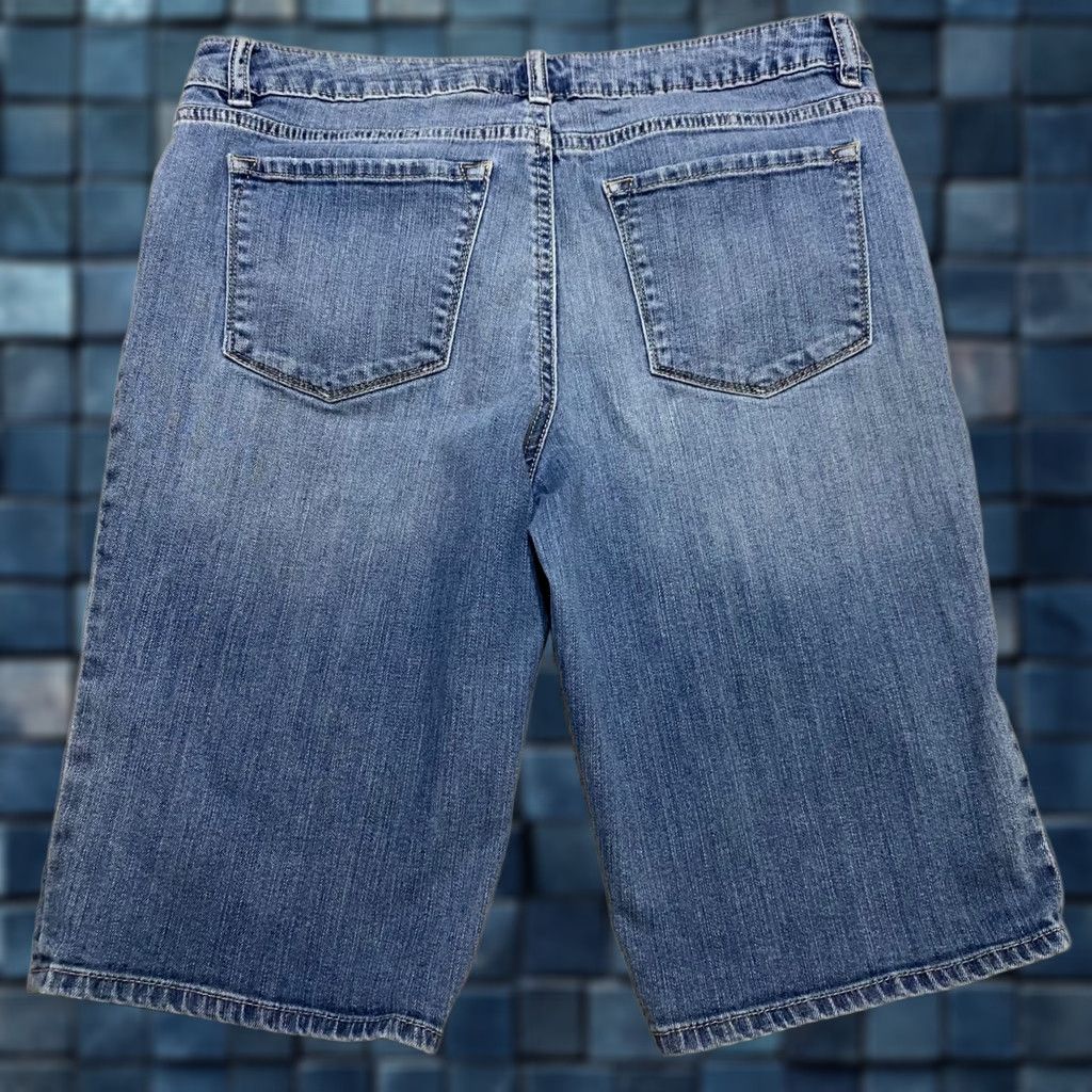 Apt. 9 Apt. 9 Womens 8 Bermuda Shorts Blue Denim Inseam 12" Mid Rise Distressed 5-Pocket Denim Bermuda Womens Size 8 Blue Modern Casual Shorts Womens Size 30" / US 8 / IT 44 - 1 Thumbnail