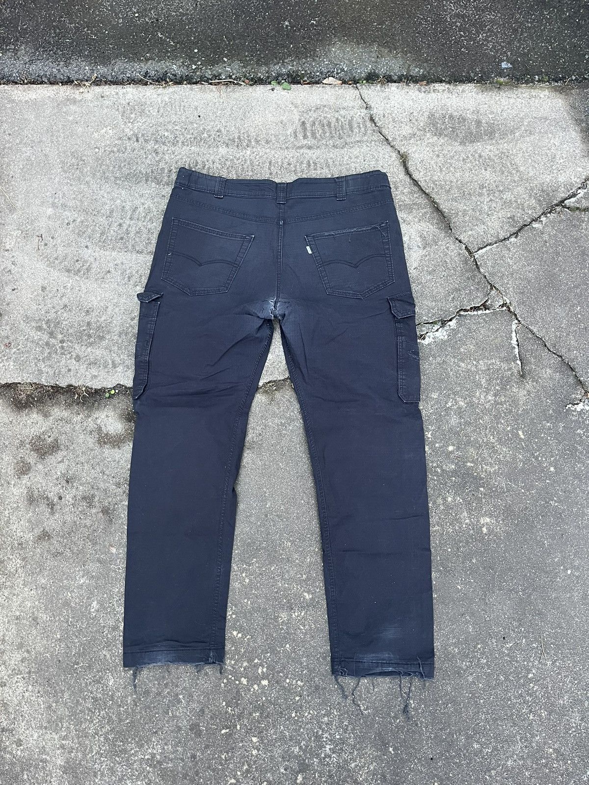 Levi's Distressed Cargo Pants Size US 38 / EU 54 - 2 Thumbnail