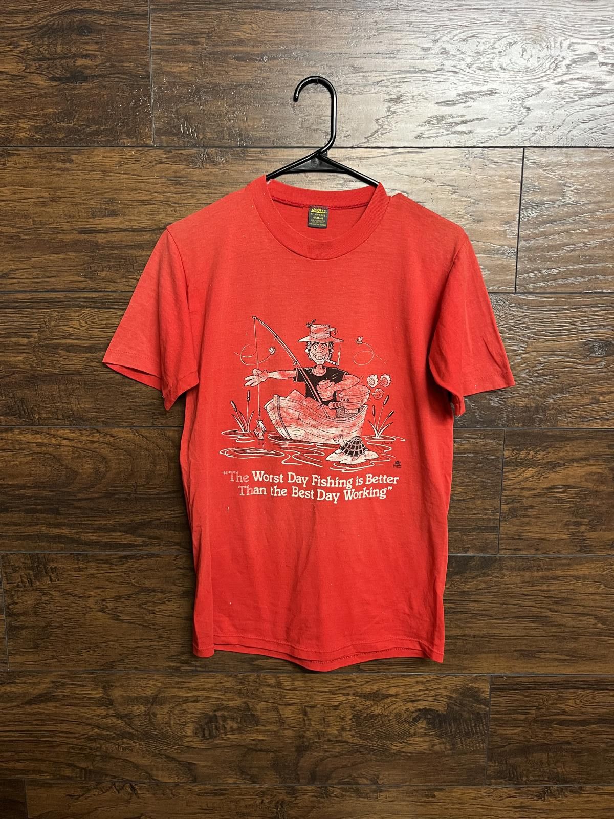 Jerzees VTG Fishing T-shirt 1985 The Worst Day Fishing Tee -M Size US M / EU 48-50 / 2 - 1 Thumbnail
