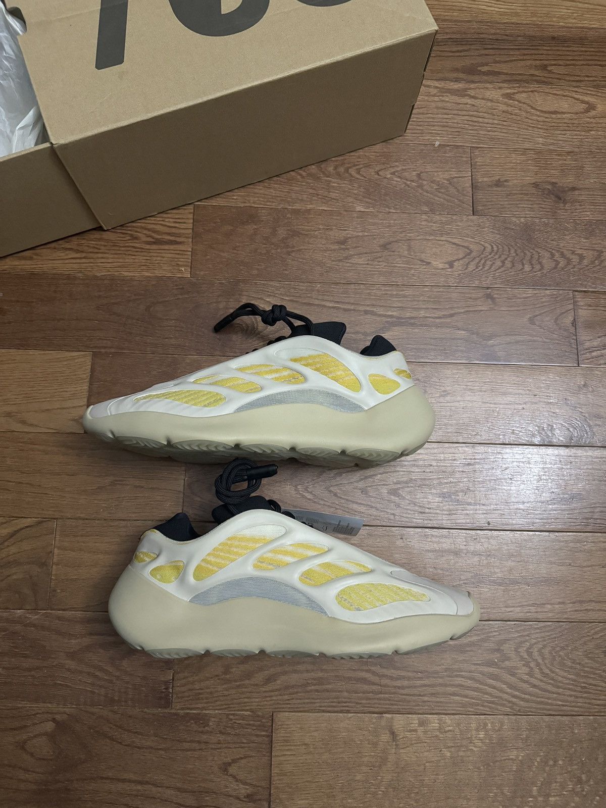 Yeezy 700 v3 Safflower