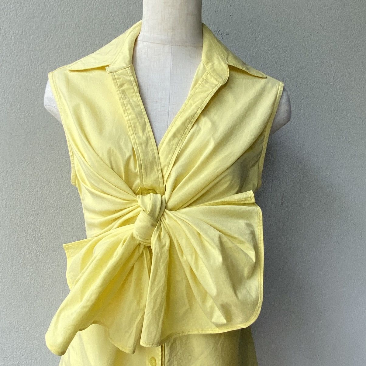 Yves Saint Laurent Yves Saint Laurent Yellow Sleeveless Tie-Front Blouse Size S / US 4 / IT 40 - 20 Thumbnail