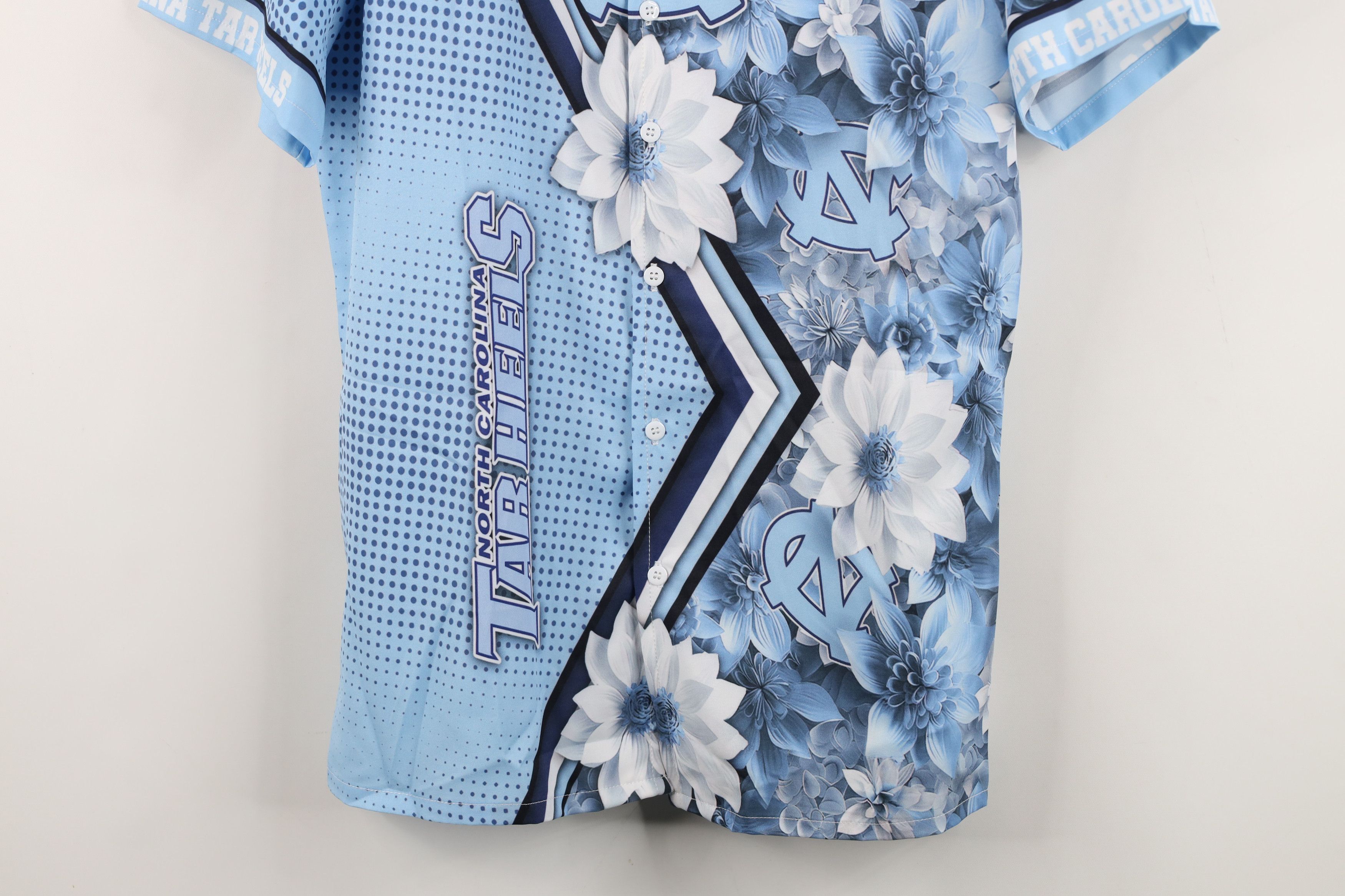 Vintage New Print University of North Carolina Hawaiian Button Shirt Size US S / EU 44-46 / 1 - 3 Thumbnail