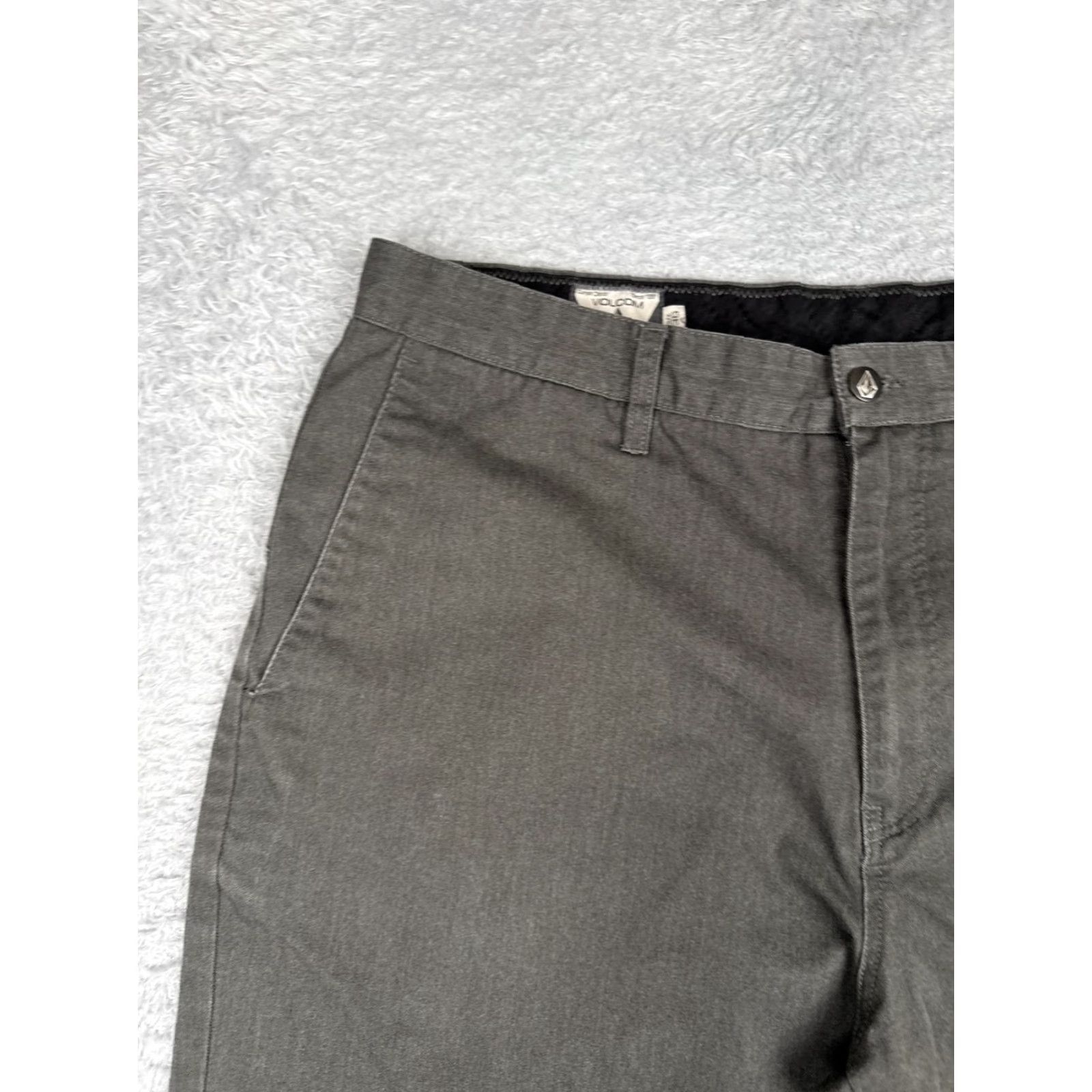 Volcom Volcom Mens 36 Gray Canvas Chino Shorts Flat Front Inseam 11 Casual Summer Skate Pockets Relaxed Fit Regular Rise Mid Vintage No Size US 36 / EU 52 - 4 Thumbnail