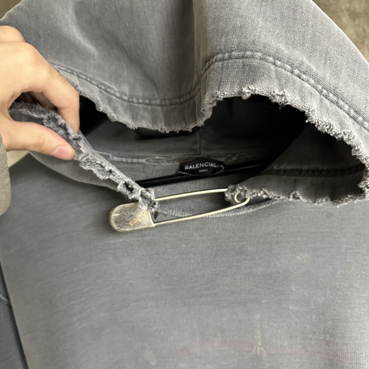 Balenciaga Balenciaga FW17 THRASHED Paris Safety Pin Hoodie Size US XL / EU 56 / 4 - 7 Thumbnail