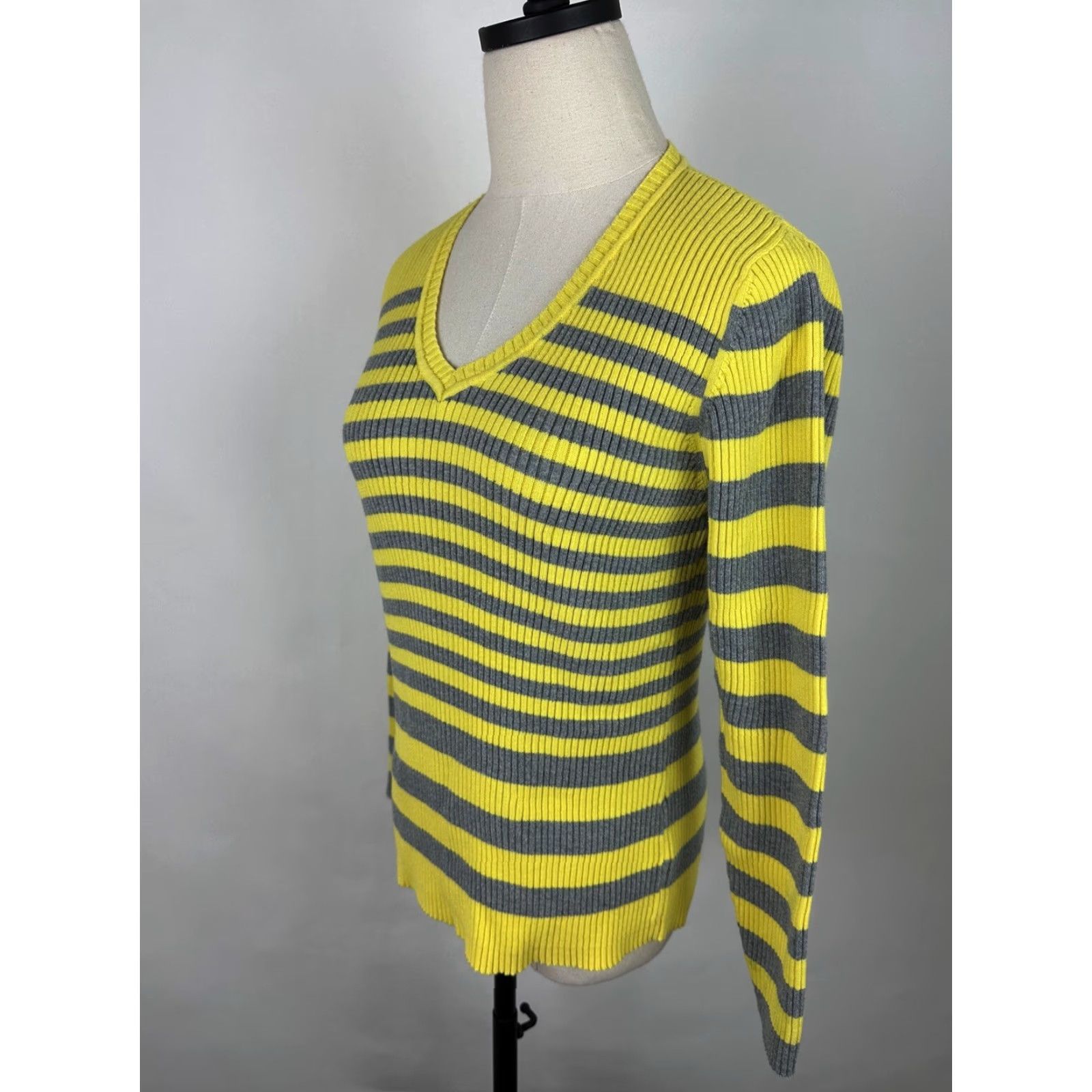 Vintage VINTAGE Y2K Sweater Womens Small Striped V-neck Lemon Yellow Gray Ribbed Knit Size S / US 4 / IT 40 - 4 Thumbnail