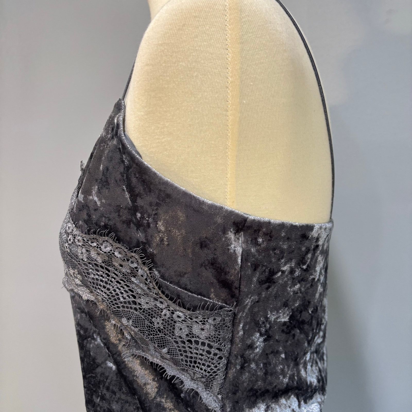 Guess Vintage Guess crushed velvet and lace mini dress, size Size M / US 6-8 / IT 42-44 - 4 Thumbnail