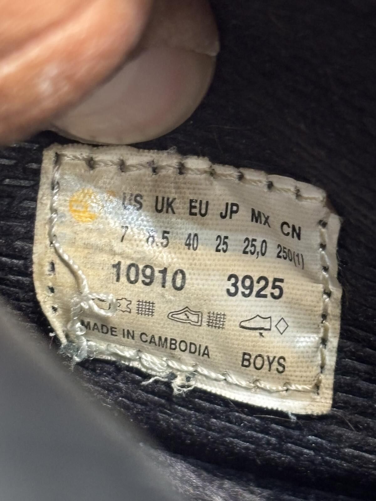 Timberland Triple black boys timberland boot Size US 7 / EU 40 - 6 Thumbnail