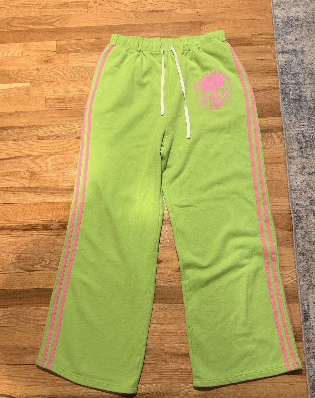 Other "neon skull" sweats Size US 36 / EU 52 - 1 Thumbnail