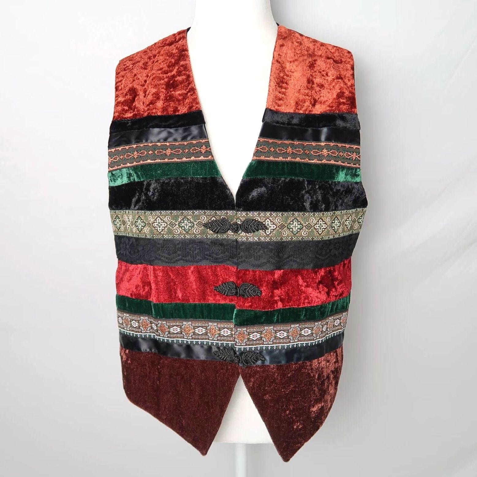 Velvet VINTAGE Sheri E Vest Velvet Embroidered 90s Red Black Green Striped Button Front M Womens Size M / US 6-8 / IT 42-44 - 2 Thumbnail
