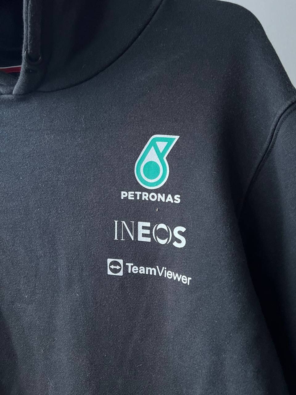 Formula 1 2022 MERCEDES BENZ AMG PETRONAS FORMULA ONE TEAM HOODIE L Size US L / EU 52-54 / 3 - 4 Thumbnail