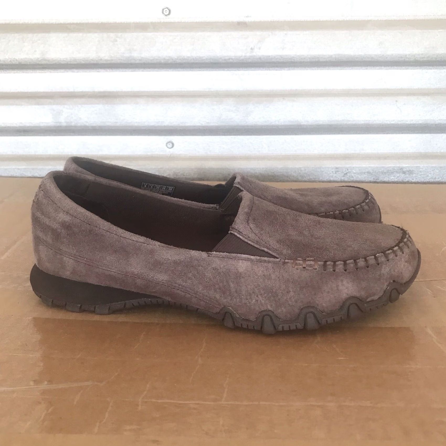 SKECHERS Skechers Relaxed Fit Memory Foam Slip-On Brown Suede Loafer Women 9 Casual Comfort Shoes Size US 9 / IT 39 - 2 Thumbnail