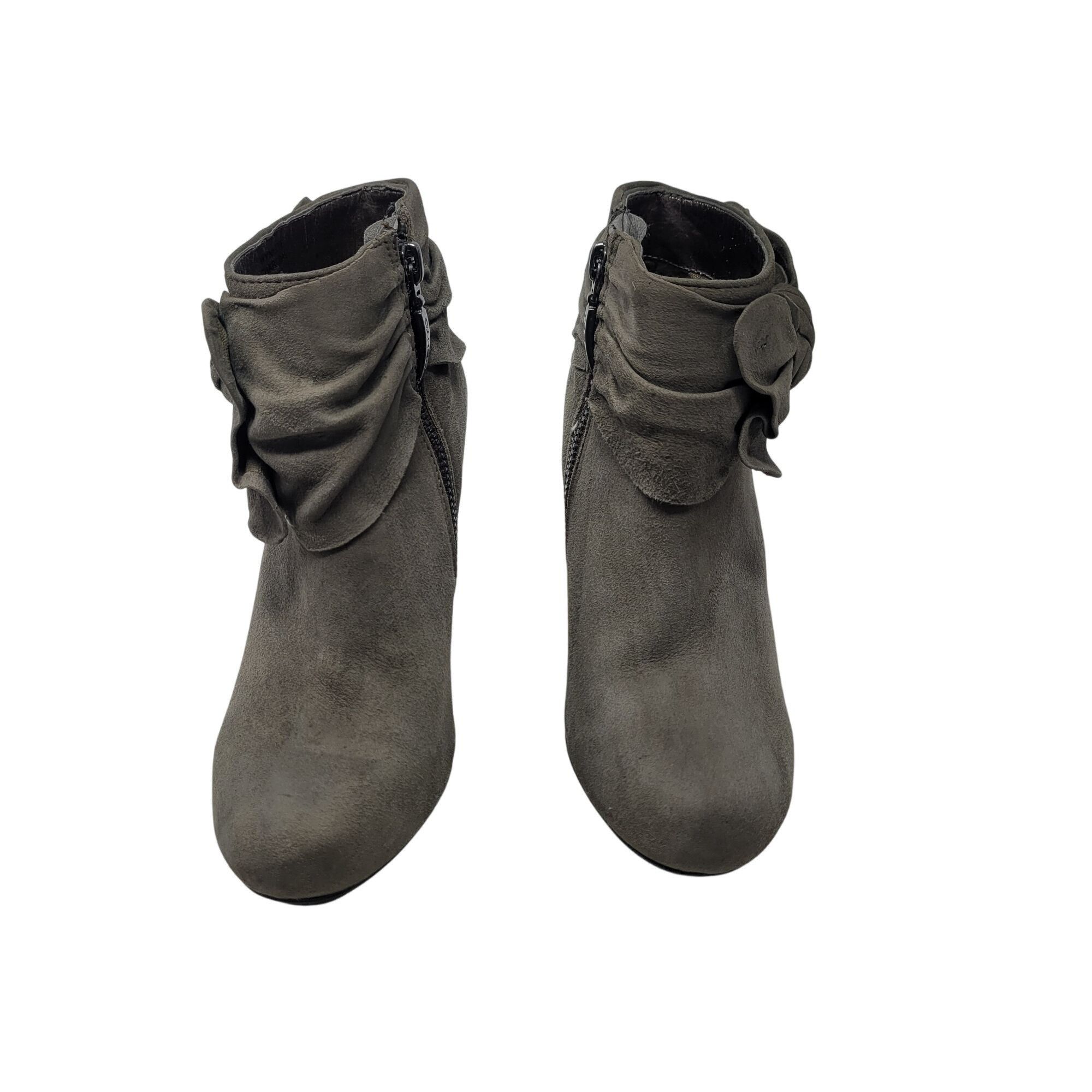 DKNY Vtg DKNY Vegan Faux Suede Gray Wynette Ankle Boots Sz 6 Heel Size US 6 / IT 36 - 2 Thumbnail
