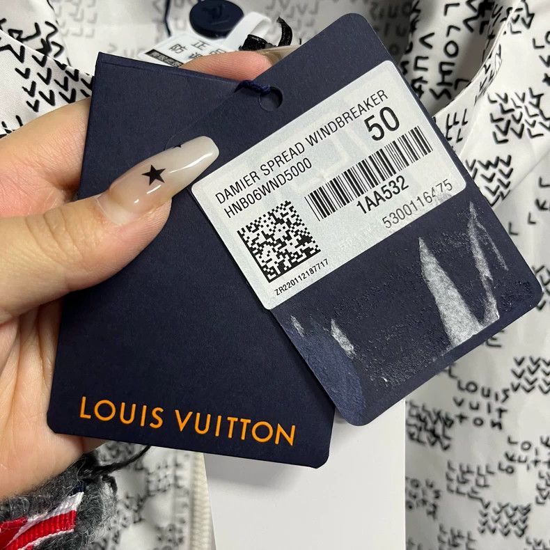 Louis Vuitton Louis Vuitton White full-print plaid print windproof jacket Size US M / EU 48-50 / 2 - 2 Thumbnail