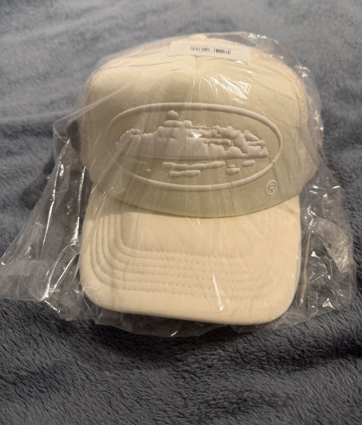 Corteiz ALCATRAZ PUFF PRINT TRUCKER HAT [OFF WHITE] Size ONE SIZE - 3 Thumbnail