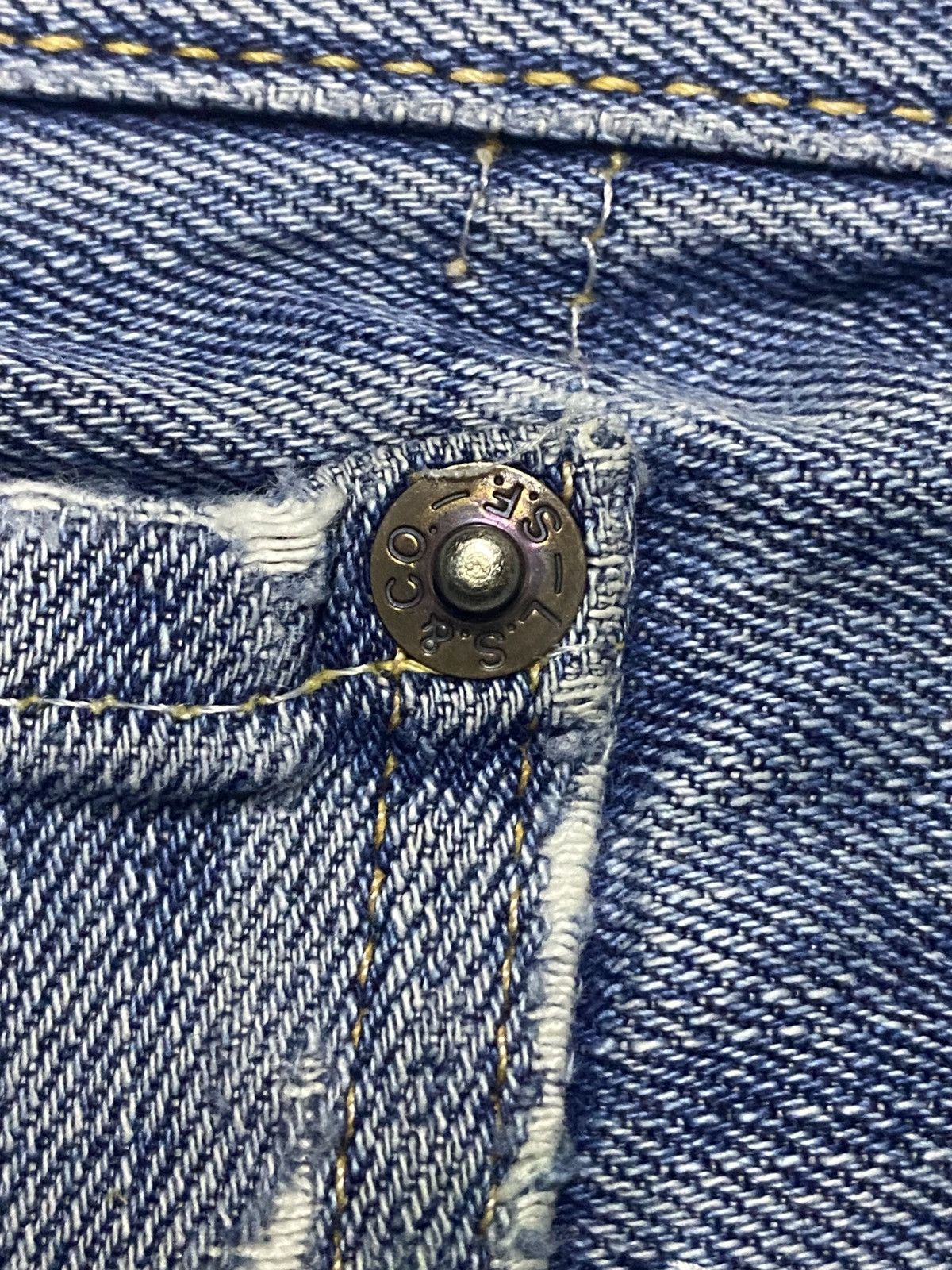 Levi's Vintage Levis 502 Blue Faded Wash Distressed Loose Jeans Size US 31 - 10 Thumbnail