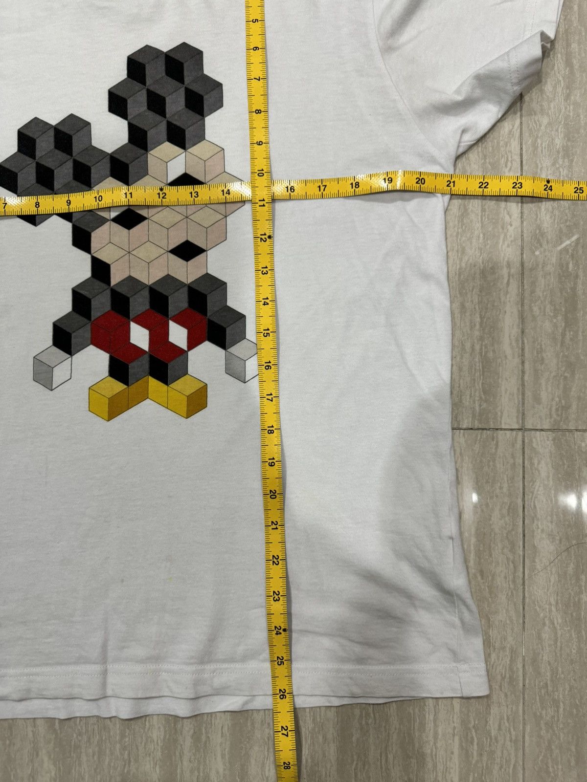 Disney Mickey mouse cube Uniqlo x Disney White Shirt L Size Size US L / EU 52-54 / 3 - 4 Thumbnail