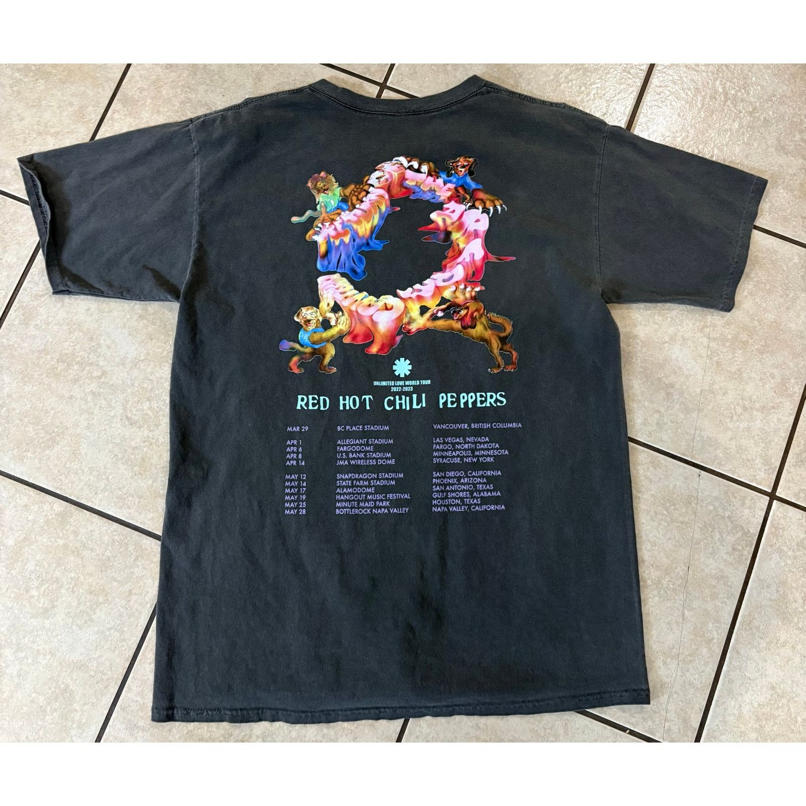 Band Tees Red Hot Chilli Peppers 2022-2023 unlimited world love tour Size US M / EU 48-50 / 2 - 3 Thumbnail