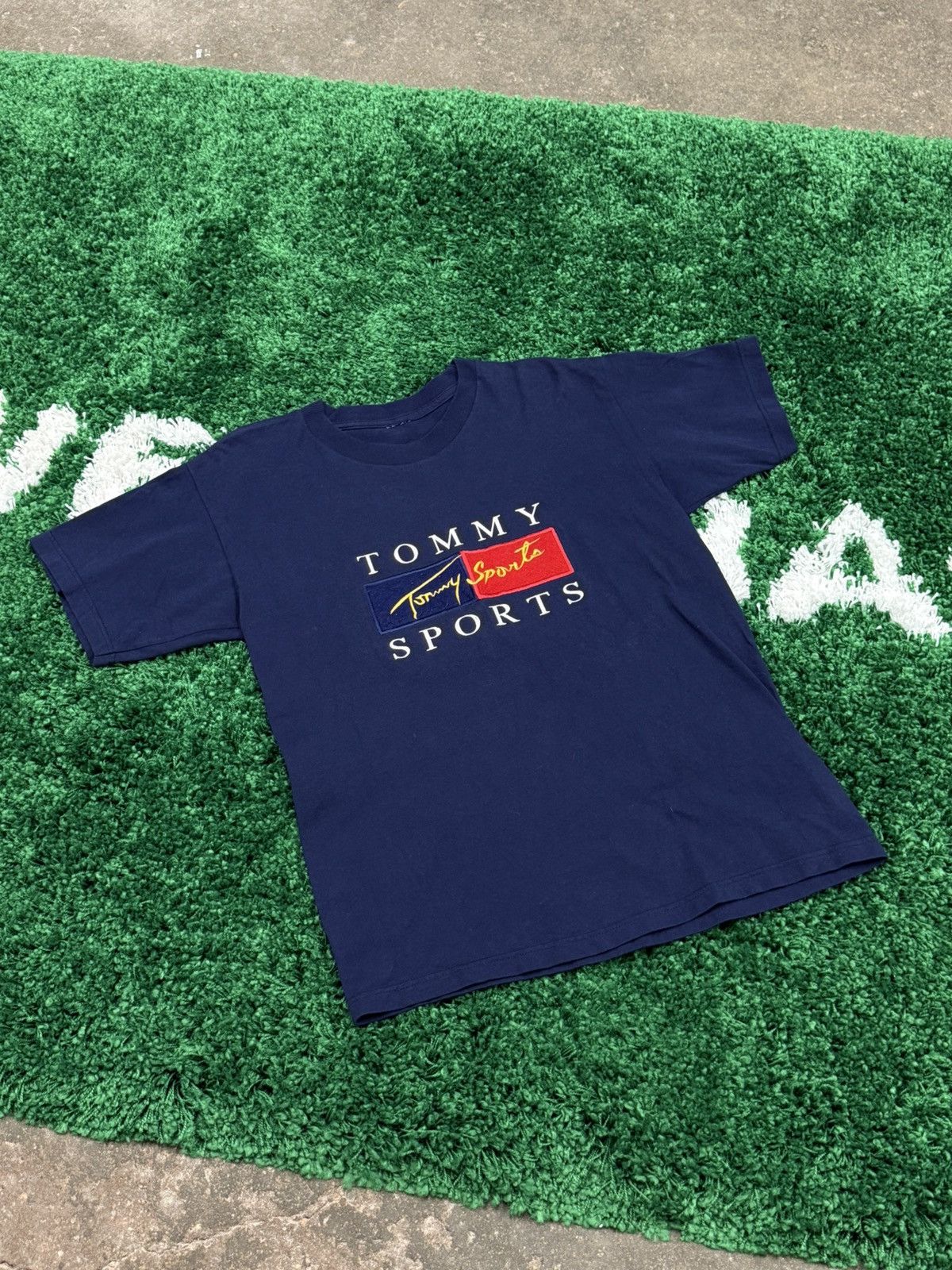 Tommy Hilfiger × Vintage Vintage Tommy Hilfiger Sport Patch Tee Navy 90s XL Size US XL / EU 56 / 4 - 1 Thumbnail