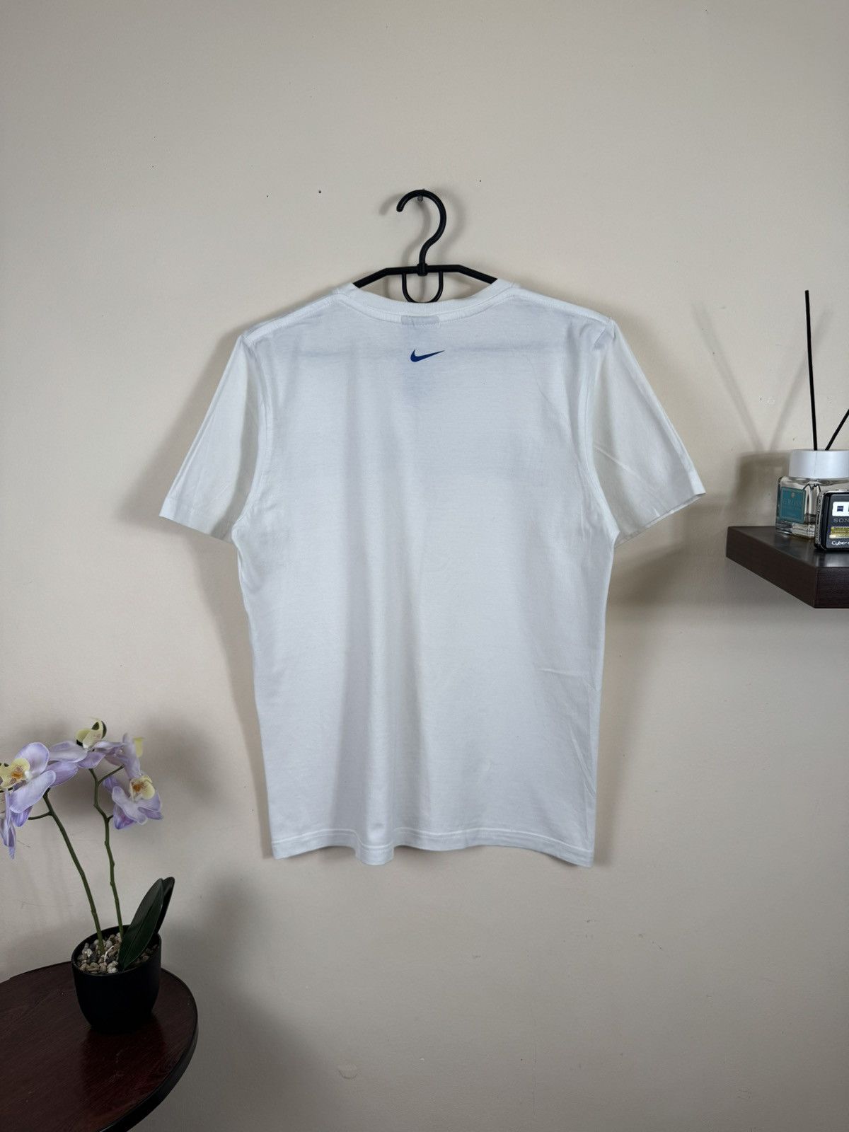 Nike Vintage Nike T shirt Centre Logo White Streetwear Mens Sz S Size US S / EU 44-46 / 1 - 2 Thumbnail