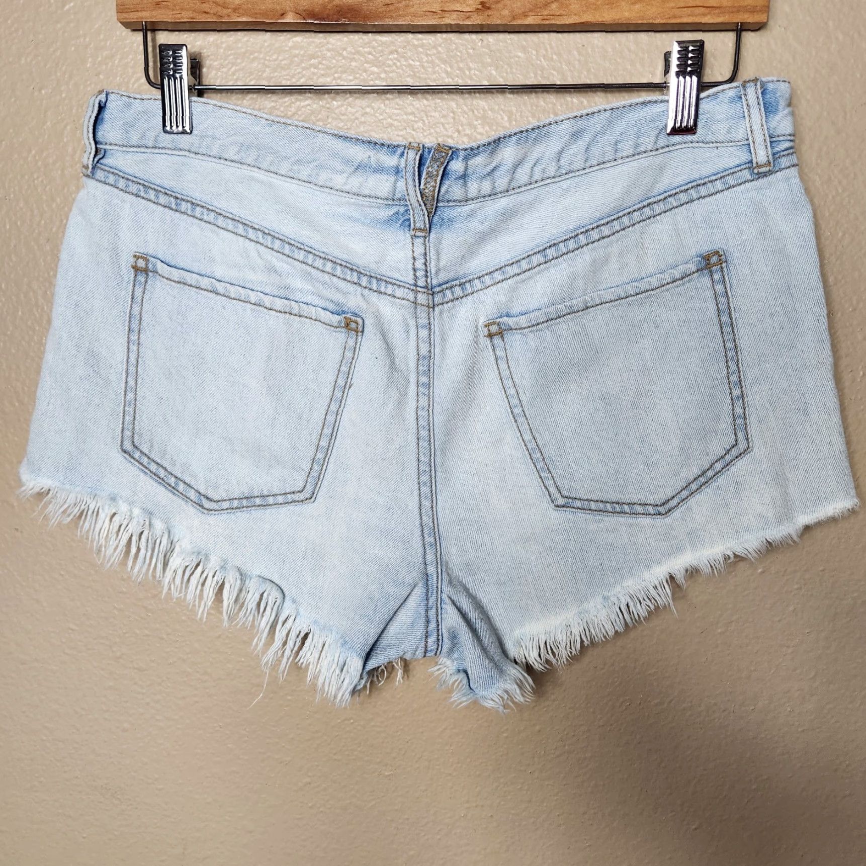 Free People VINTAGE Free People We the Free Button Fly Light Wash Cut Off Jean Shorts 29 Women Denim 5-Pocket Bohemian Festival Girls or Womens Size 29" - 7 Thumbnail