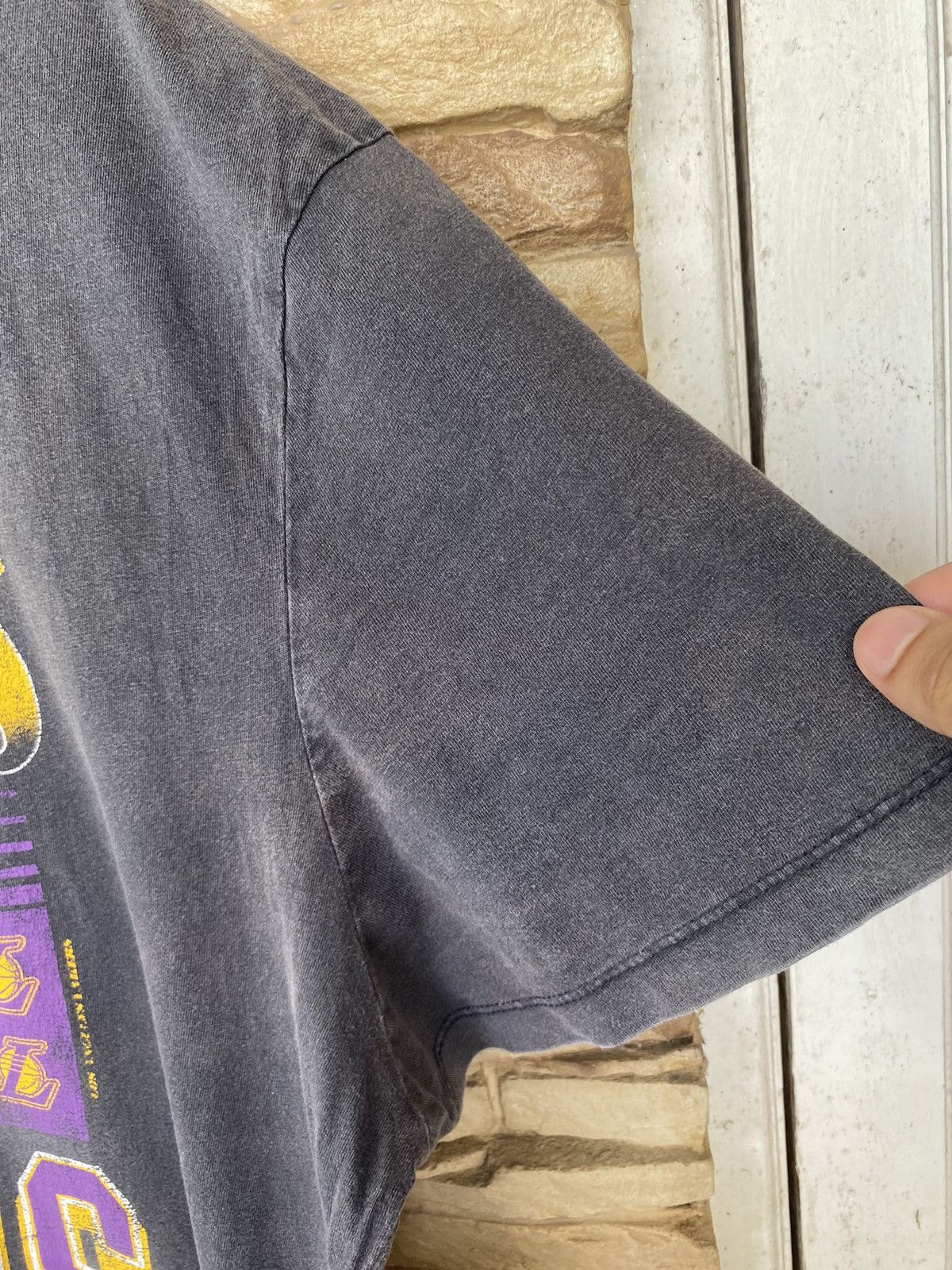 NBA 🔥 Crazy Rare Los Angeles Lakers NBA Faded Distressed Tee Size US XL / EU 56 / 4 - 3 Thumbnail